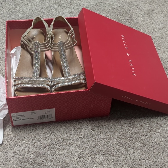 Sandals - Picture 2 of 3